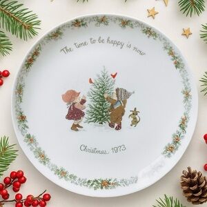 Vintage 1973 Holly Hobbie Christmas Plate 10.5” Japan Holiday Collectible